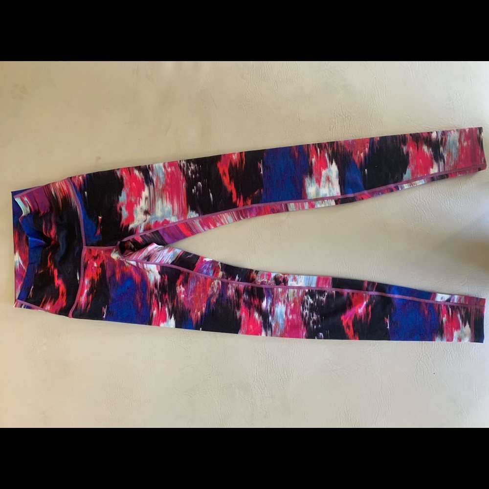 Lululemon size 4 wunder under full on Luon.